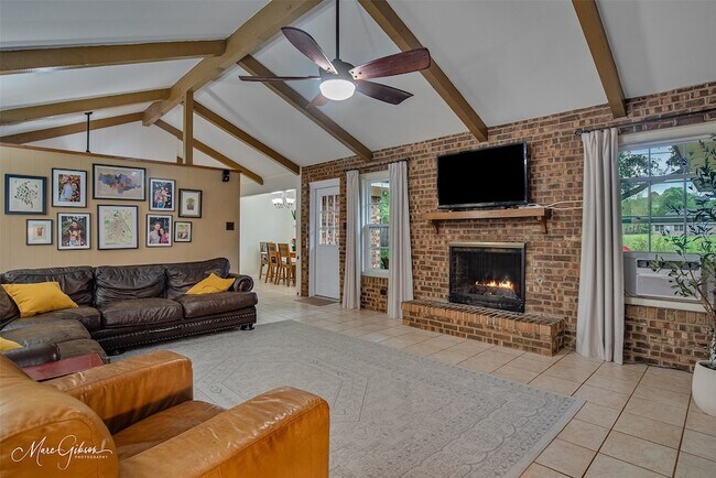 Building Photo - 7440 Camelback Dr