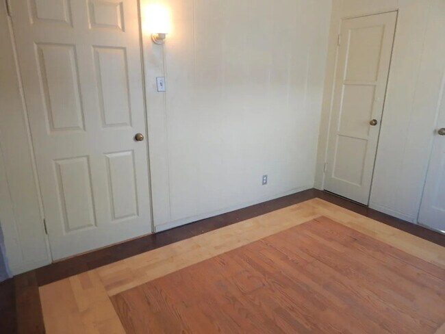 Building Photo - Bright 3-Bedroom Home Near UNR with Internet, Laundry and 3 Parking Spaces