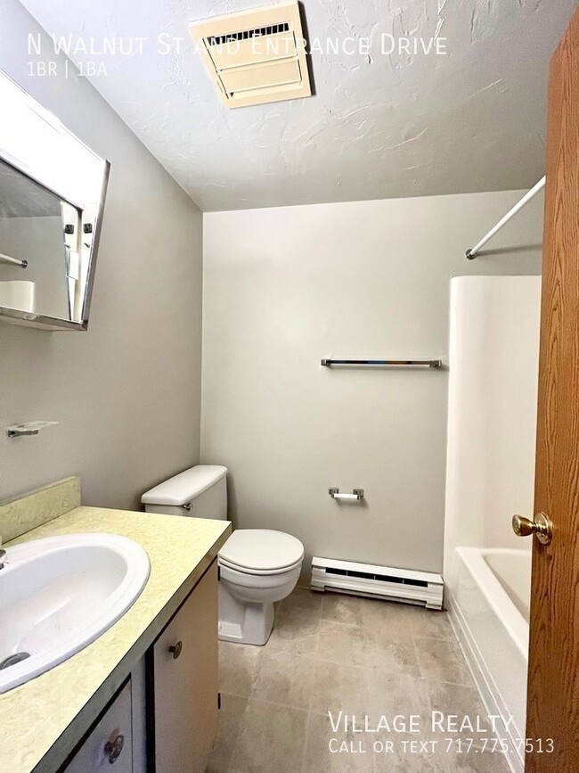 Building Photo - 302 N Walnut St