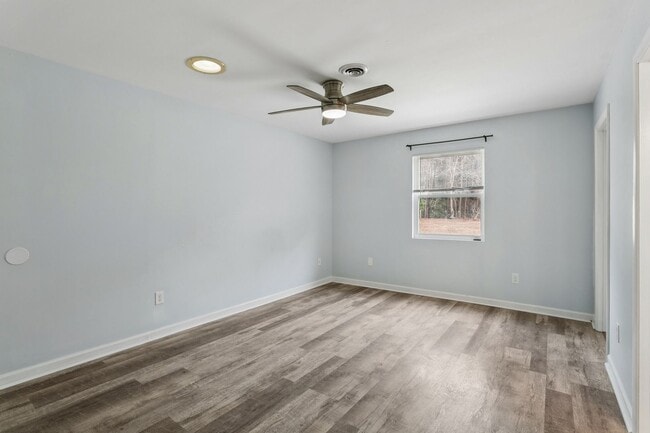 Building Photo - Updated Large Home with Private In-Law Suite Near Gloucester Main Street