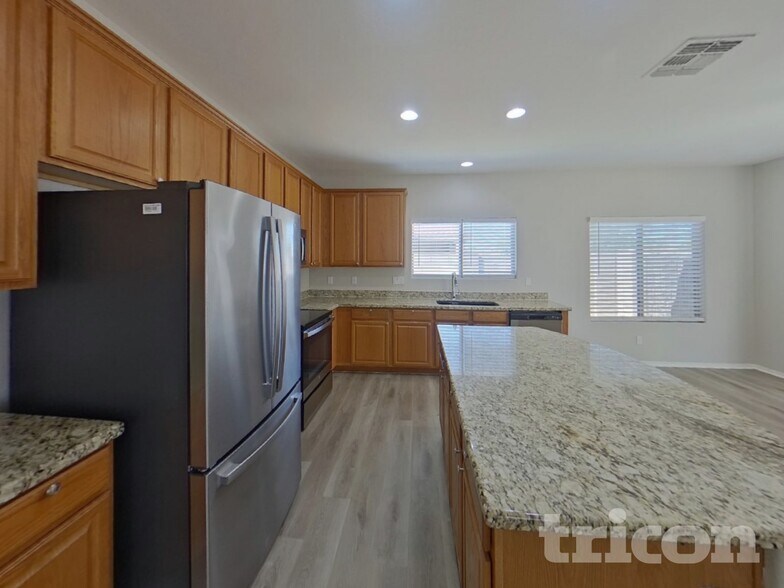 Building Photo - 40086 W Bonneau St