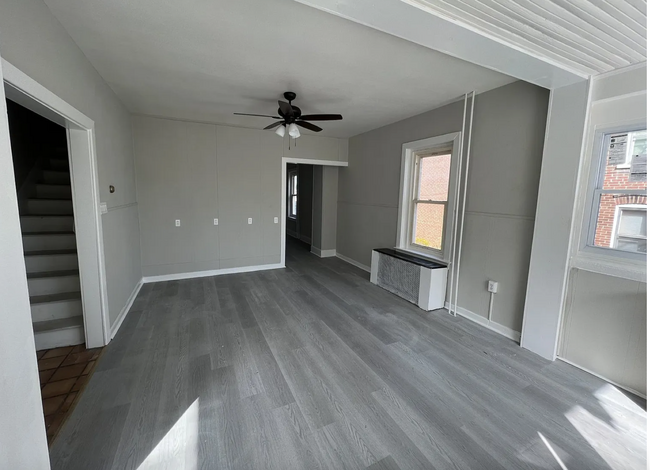 Building Photo - This beautifully remodeled single-family r...