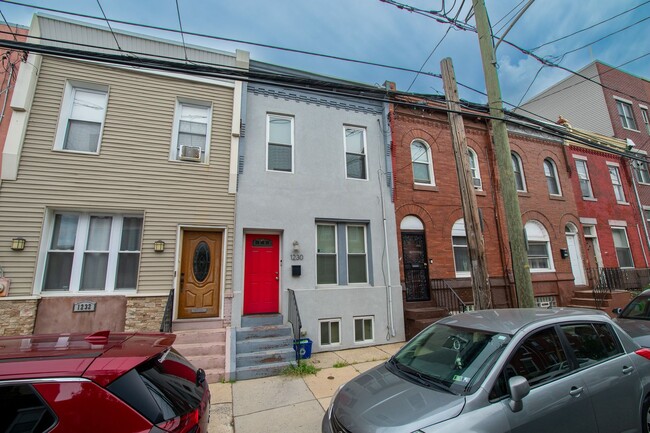 Building Photo - Beautiful Point Breeze Townhome