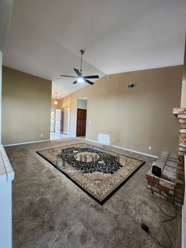 Building Photo - 3 bedroom, 2 bath house