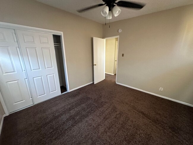 Building Photo - Adorable 3 Bedroom