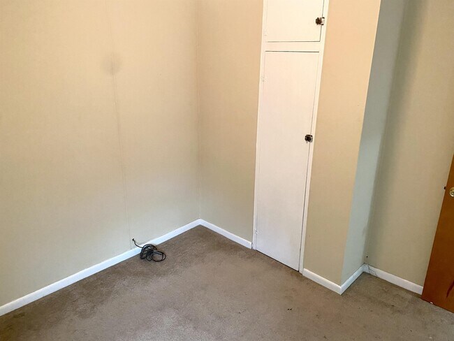 Building Photo - 611 Crown Ave