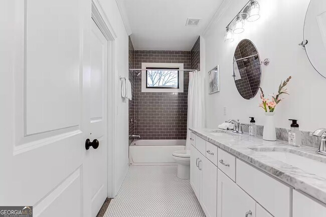 Building Photo - 222 Kirkwood Rd NE