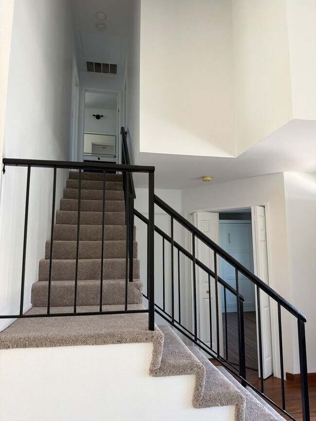 Building Photo - 3 BEDROOM ELEGANCE IN MISSION VIEJO'S PRESTIGIOUS CALIFORNIA COLONY