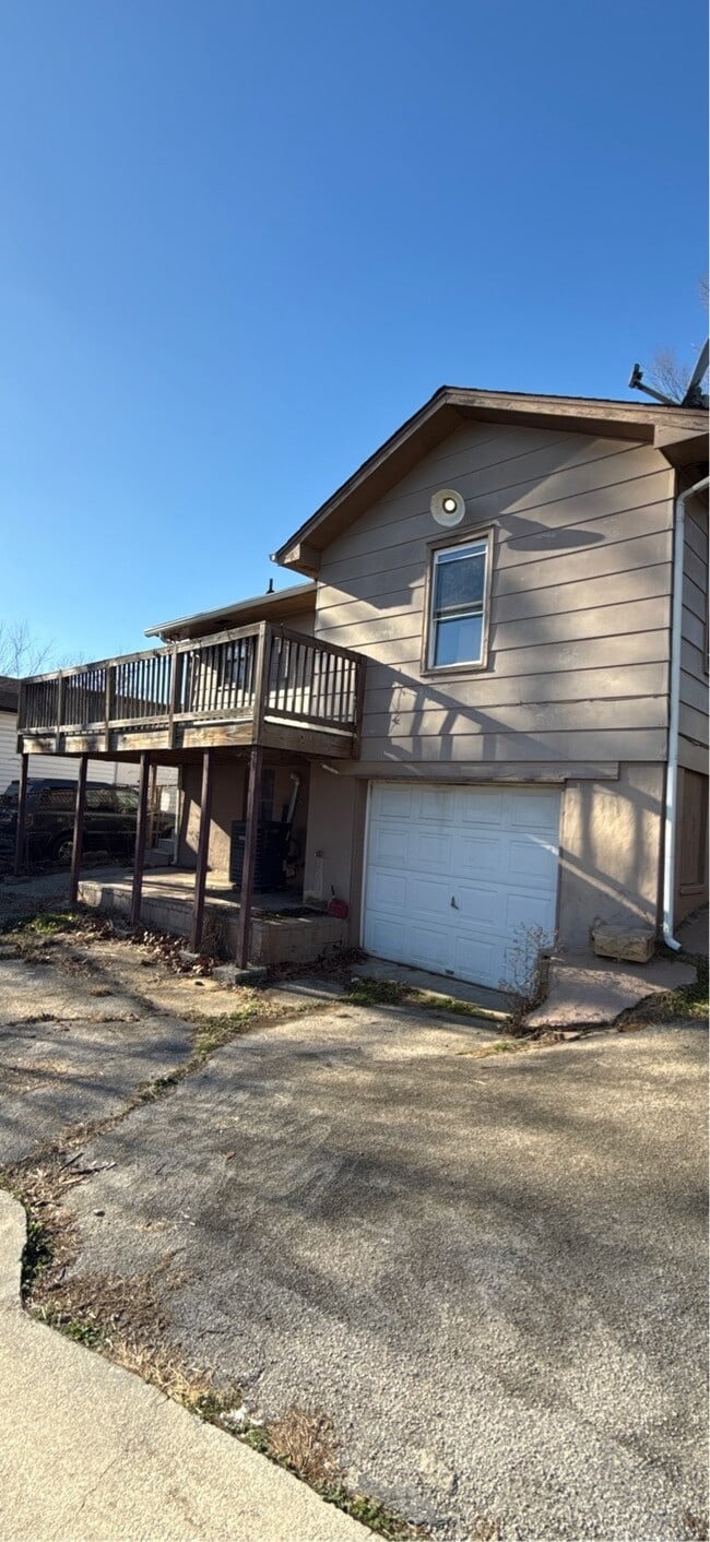 Building Photo - 2638 Summit Ave