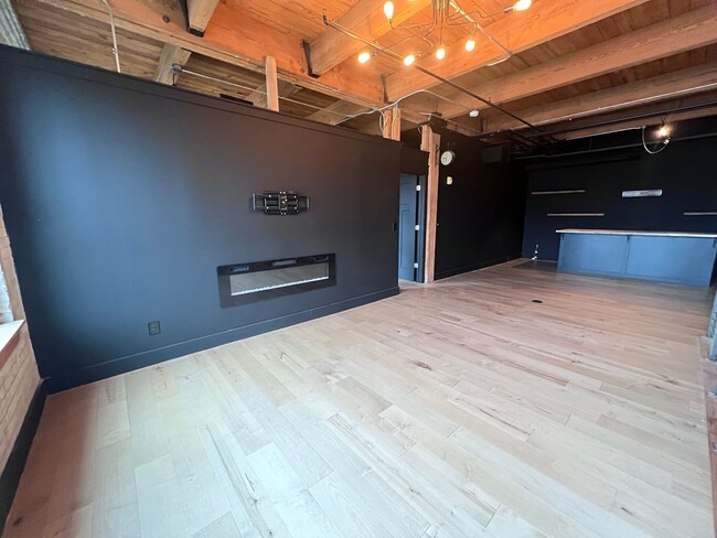 Building Photo - Gorgeous Loft Downtown Grand Rapids