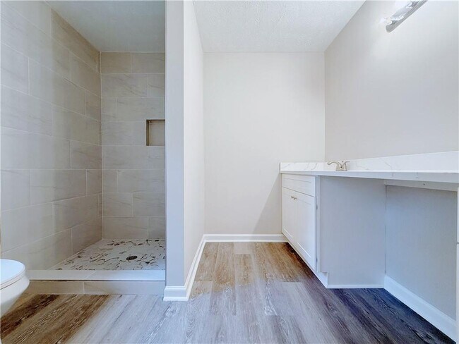 Building Photo - 2315 Hudson Dr SW