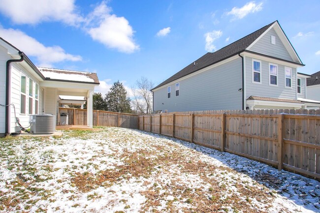 Building Photo - Gorgeous Home in La Vergne