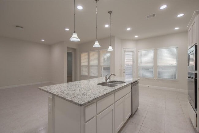 Building Photo - 14928 Iveans Way