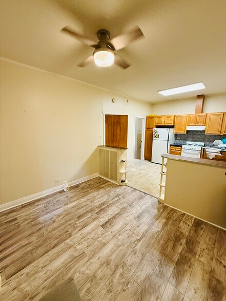 Building Photo - 1123 W Webster Ave