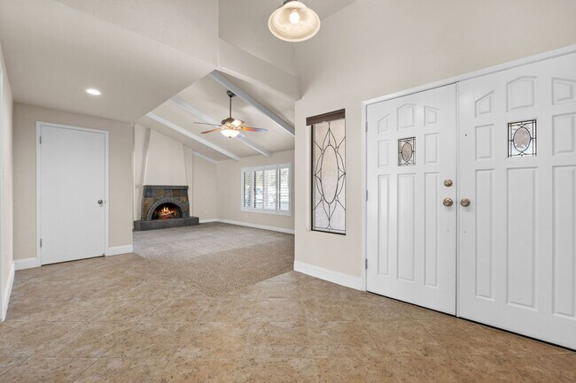 Building Photo - 605 N El Rio Dr