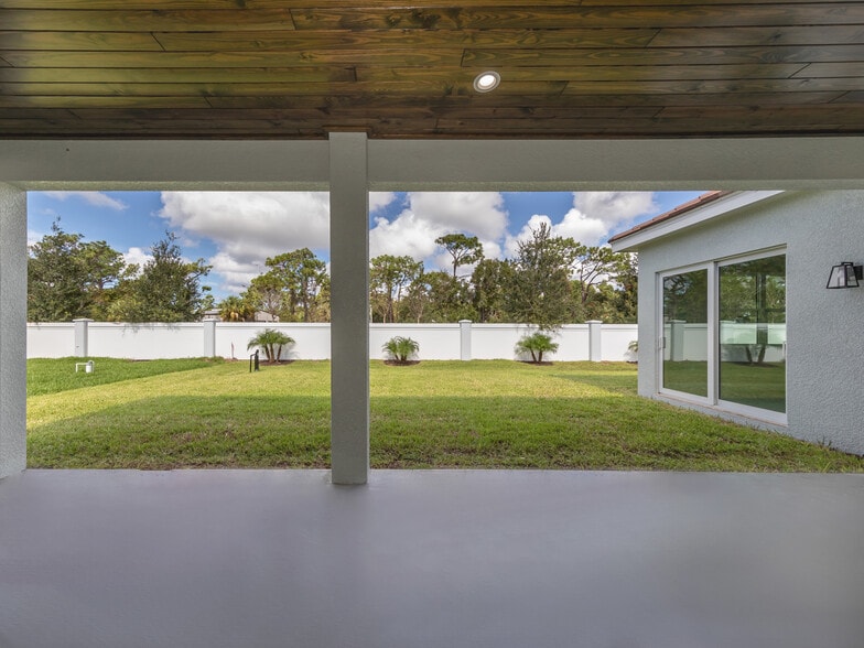 Building Photo - 1760 Lugano Cir