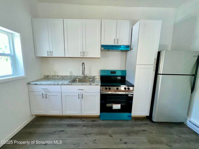 Building Photo - 337 S Hyde Park Ave