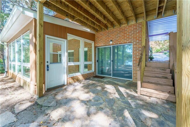 Building Photo - 5580 Williams Shores Dr