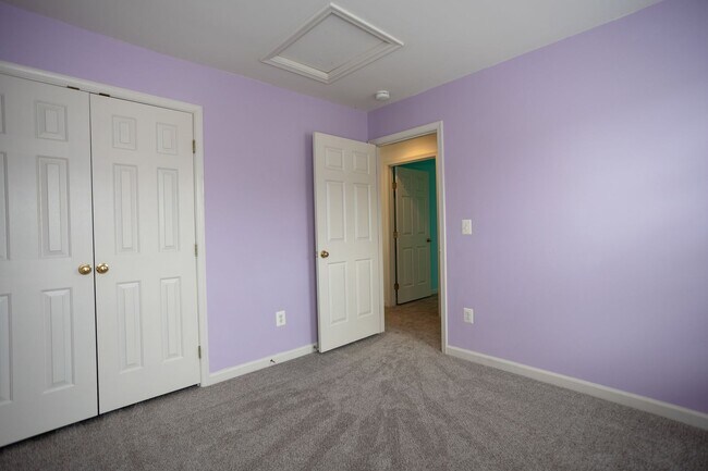 Building Photo - Spacious & Bright Home in Parks of Piedmon...