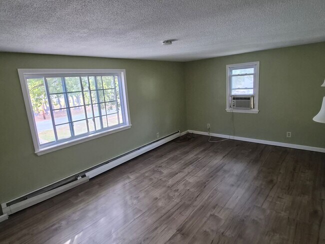 Primary Photo - 72 Lilac St