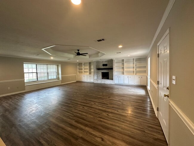 Building Photo - 5703 Medallion Dr