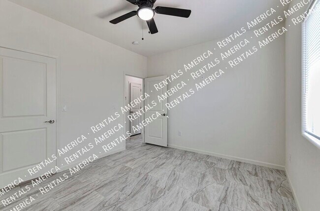 Building Photo - 3727 N Stone Ave