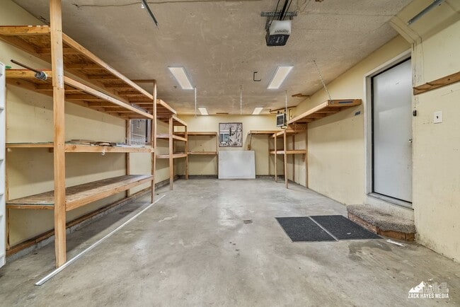 Building Photo - 6627 Zurich St