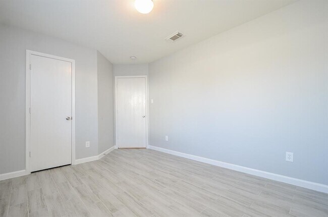Building Photo - 14923 Sunset Bay Ct