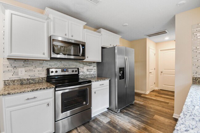 Building Photo - Pet Friendly Three Bedroom in Pleasant View!