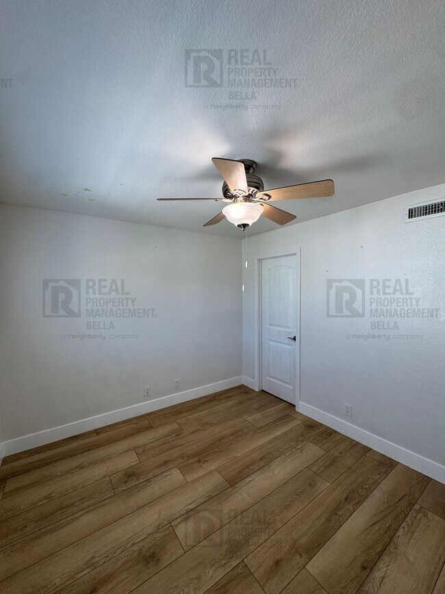 Building Photo - Resort-Style Living in Temecula – Pool Home with Designer Upgrades & 3-Car Garage
