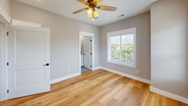 Building Photo - 1205 Hedge Ave