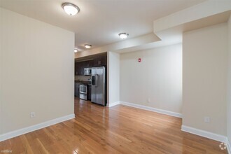 Building Photo - 3 br, 2 bath Triplex - 1813 N 18TH ST Unit...