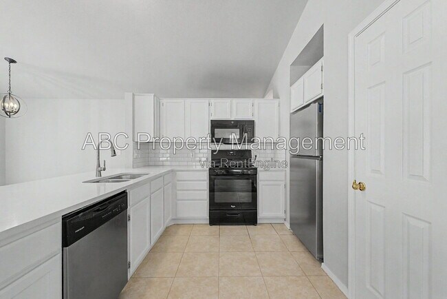 Building Photo - 3345 W Essex Dr