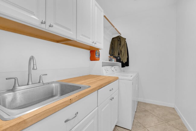 Building Photo - 82540 Lordsburg Dr