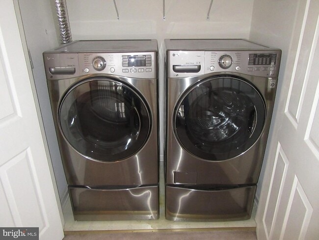 Building Photo - 136 Clear Creek Dr