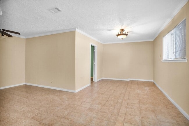 Building Photo - 23918 Spring Gum Dr