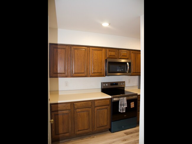 Building Photo - 2106 Rainbow Dr
