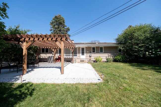 Building Photo - 6624 Southcrest Dr
