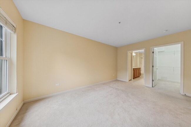 Building Photo - 255 E Liberty Dr