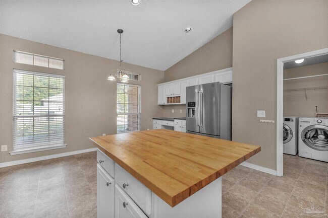 Building Photo - 1484 Longbranch Dr