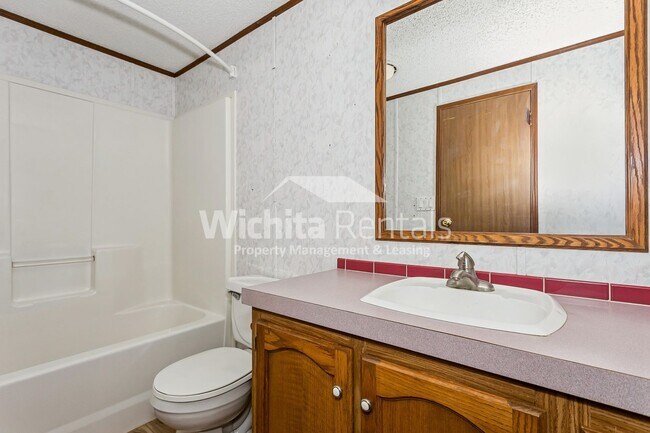 Building Photo - 3315 W Fernwood St