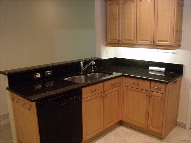 Building Photo - 2761 SW 33rd Ct