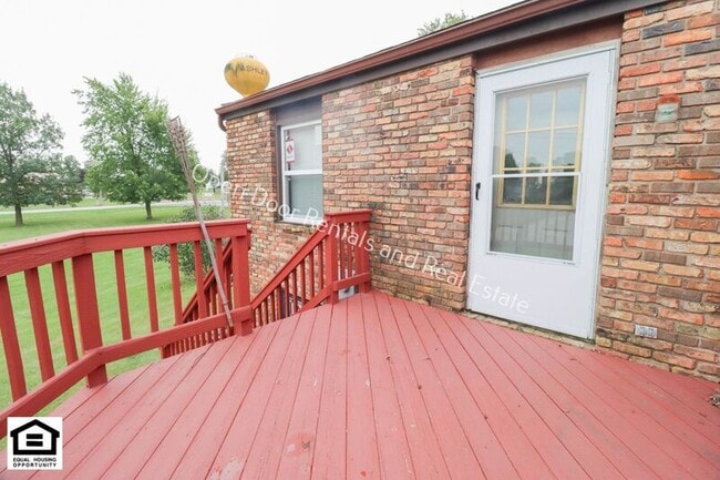 Building Photo - 301 E Hobart St