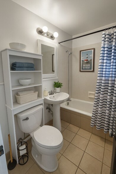 Building Photo - 440 E Garfield Ave