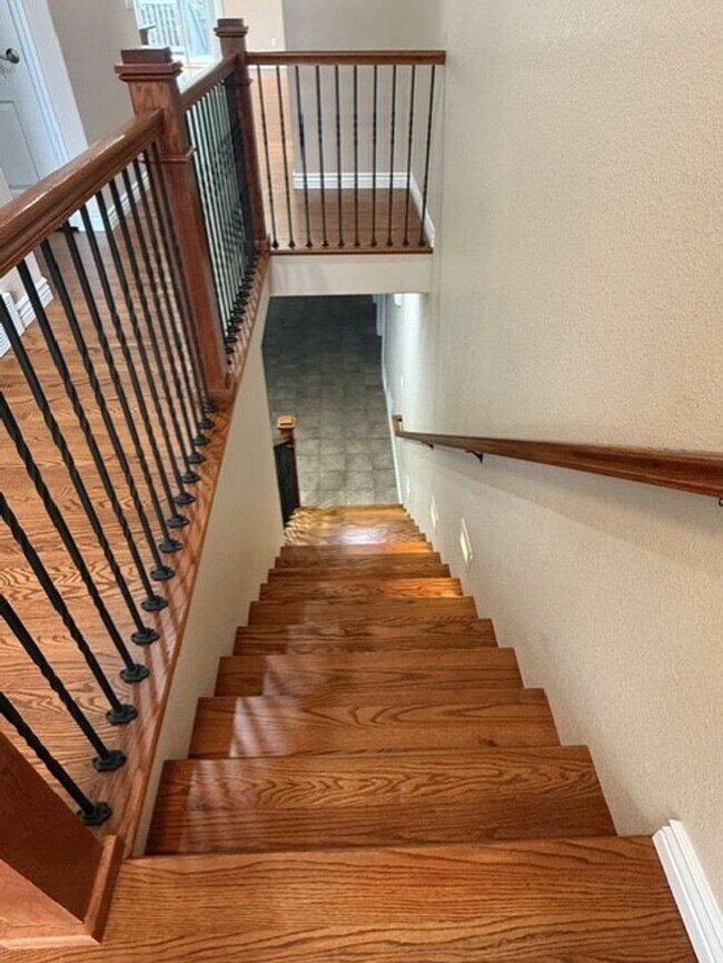 Building Photo - 400 Sterling Dr