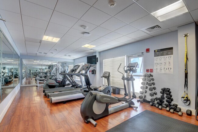 Building Photo - 2066 N Ocean Blvd