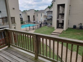 Building Photo - South Nashville Flat Overlooking Pool