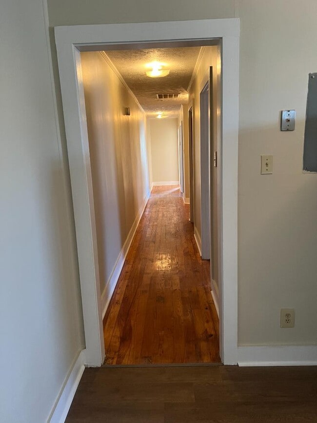 Building Photo - 513 E 14th St