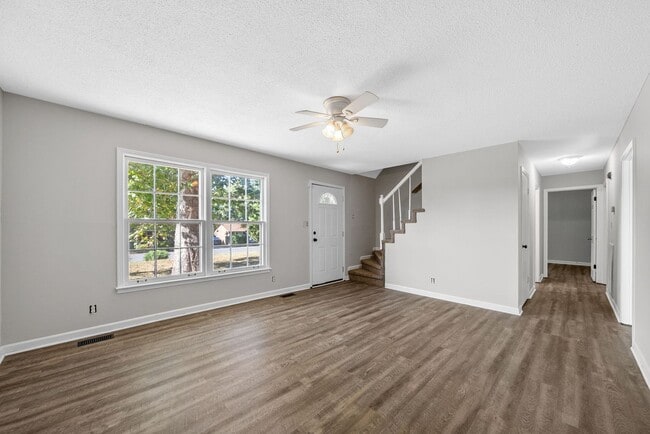 Building Photo - 4 Bedroom Pet Friendly Home For Rent!