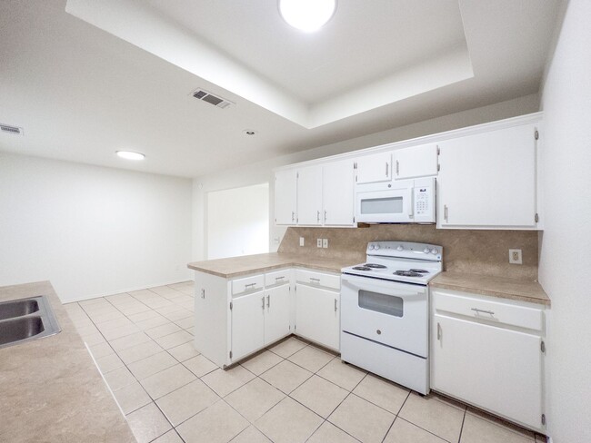 Building Photo - 429 E El Paso St